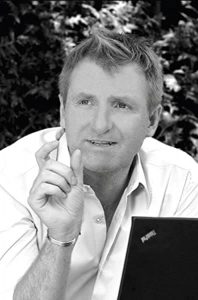 Michael Voigt ist Autor der Buchreihe "Der Händler" und des Bestseller-Buches "Das große Buch der Markttechnik"